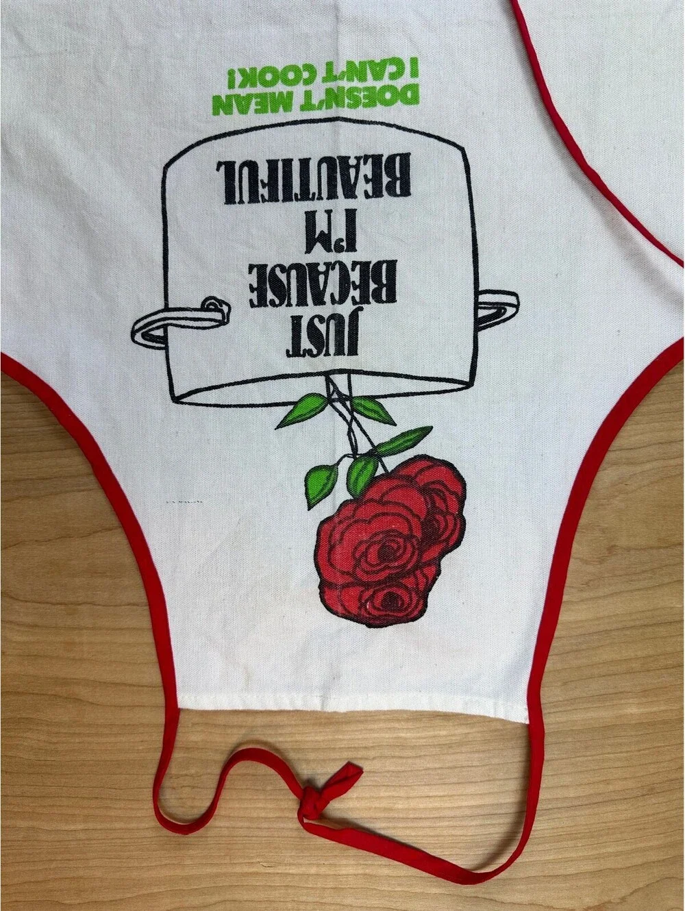 Vintage 70s Rose Apron just because i'm beautful doesn't mean i can't cook funny